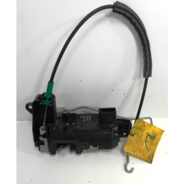 Verrouillage central électrique de porte à mécanisme de verrouillage avant droit Opel Zafira (M75) (2005 - 2009) MPV 1.6 16V (Z16XEP)