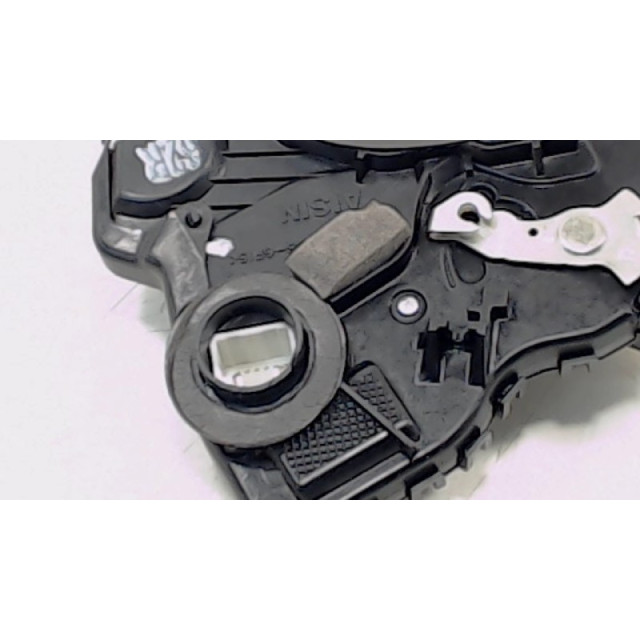 Verrouillage central électrique de porte à mécanisme de verrouillage avant droit Toyota Avensis Wagon (T25/B1E) (2006 - 2008) Combi 2.0 16V D-4D-F (1AD-FTV)