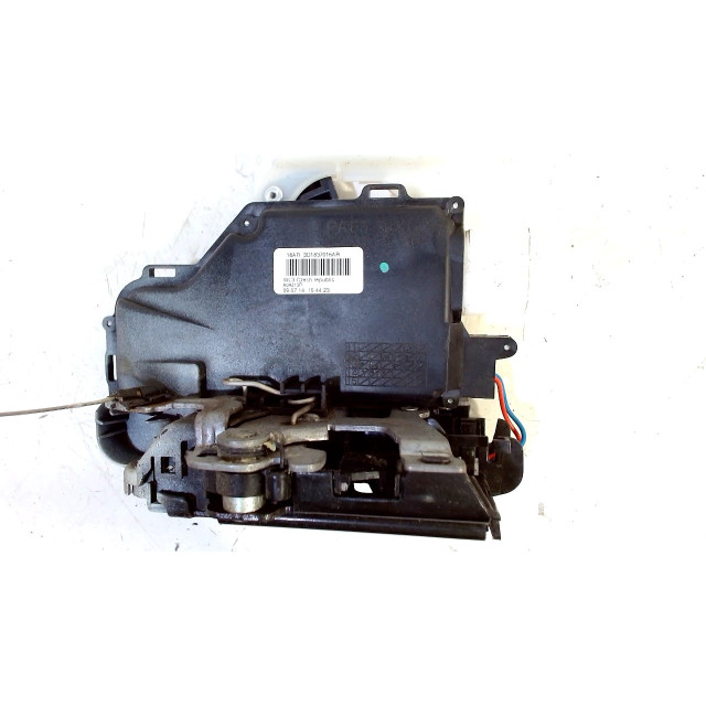 Verrouillage central électrique de porte à mécanisme de verrouillage avant droit Volkswagen Caddy III (2KA/2KH/2CA/2CH) (2010 - 2015) Van 1.6 TDI 16V (CAYD)