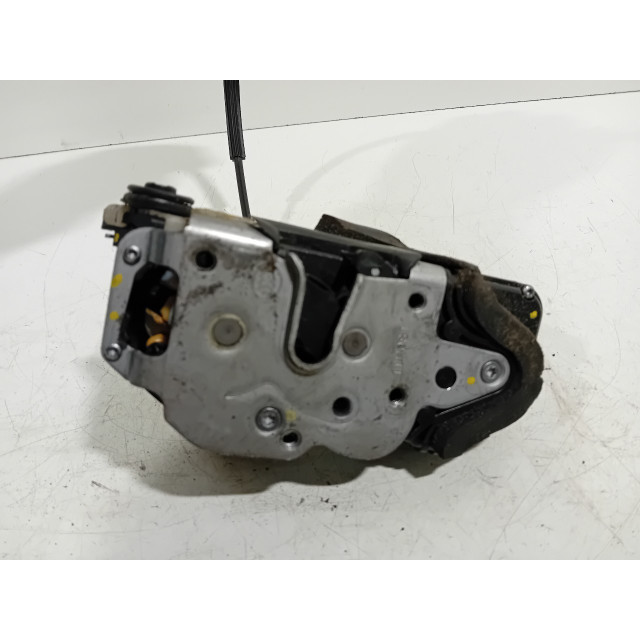 Verrouillage central électrique de porte à mécanisme de verrouillage arrière droit Opel Astra J Sports Tourer (PD8/PE8/PF8) (2010 - 2015) Combi 1.4 Turbo 16V (A14NET(Euro 5))