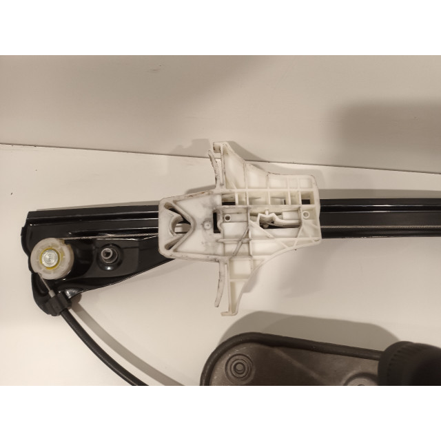 Mécanisme de vitre arrière gauche Skoda Fabia II Combi (2010 - 2014) Combi 5-drs 1.2 TDI 12V Greenline (CFWA)