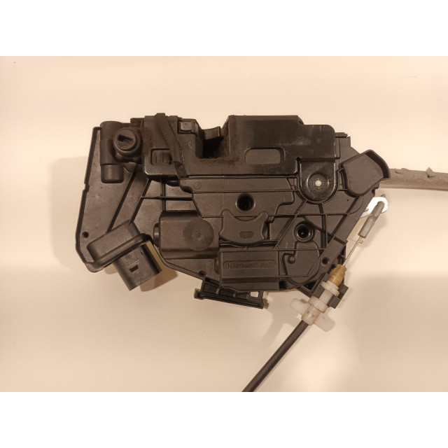 Verrouillage central électrique de porte à mécanisme de verrouillage arrière droit Skoda Fabia II Combi (2010 - 2014) Combi 5-drs 1.2 TDI 12V Greenline (CFWA)