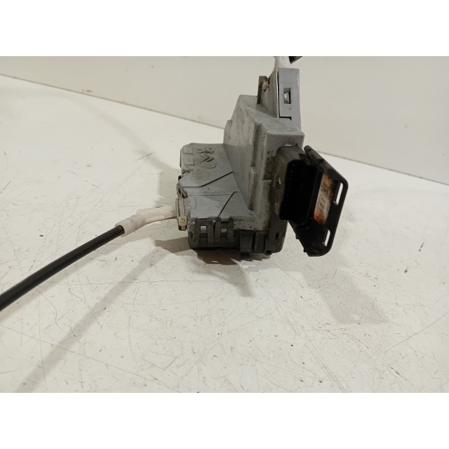 Verrouillage central électrique de porte à mécanisme de verrouillage arrière droit Peugeot 5008 I (0A/0E) (2009 - 2017) MPV 1.6 THP 16V (EP6CDT(5FV))