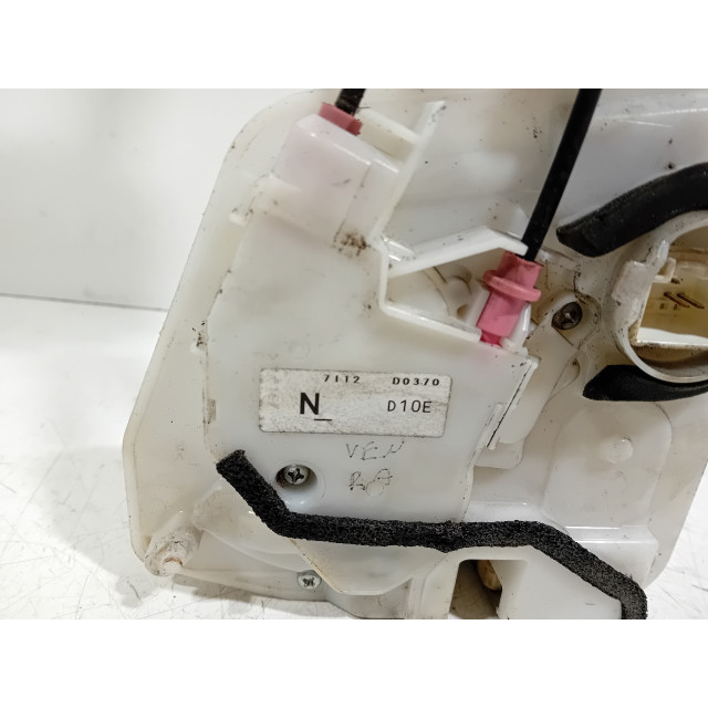 Verrouillage central électrique de porte à mécanisme de verrouillage arrière droit Mazda CX-3 (2015 - présent) SUV 2.0 SkyActiv-G 120 (PEXB)