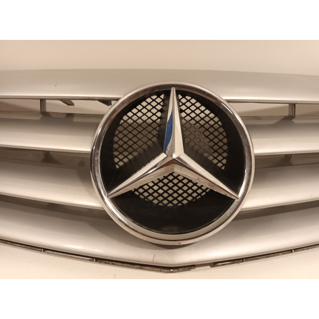 Grille Mercedes-Benz B (W245/242) (2005 - 2011) Hatchback 2.0 B-180 CDI 16V (OM640.940(Euro 4))