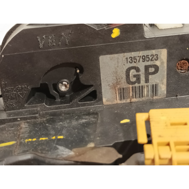 Verrouillage central électrique de porte à mécanisme de verrouillage avant droit Opel Astra J GTC (PD2/PF2) (2011 - 2018) Hatchback 3-drs 1.4 Turbo 16V ecoFLEX 140 (A14NET(Euro 5))