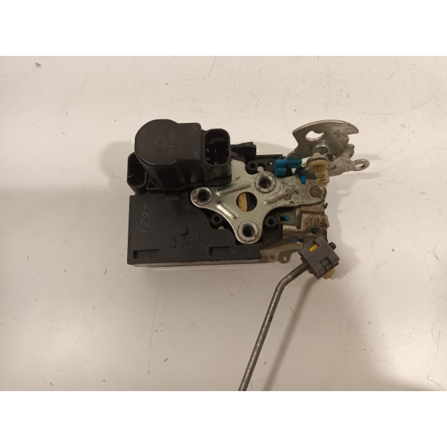 Verrouillage central électrique de porte à mécanisme de verrouillage avant droit Daewoo/Chevrolet Spark (M300) (2010 - 2015) Hatchback 1.0 16V Bifuel (LMT)