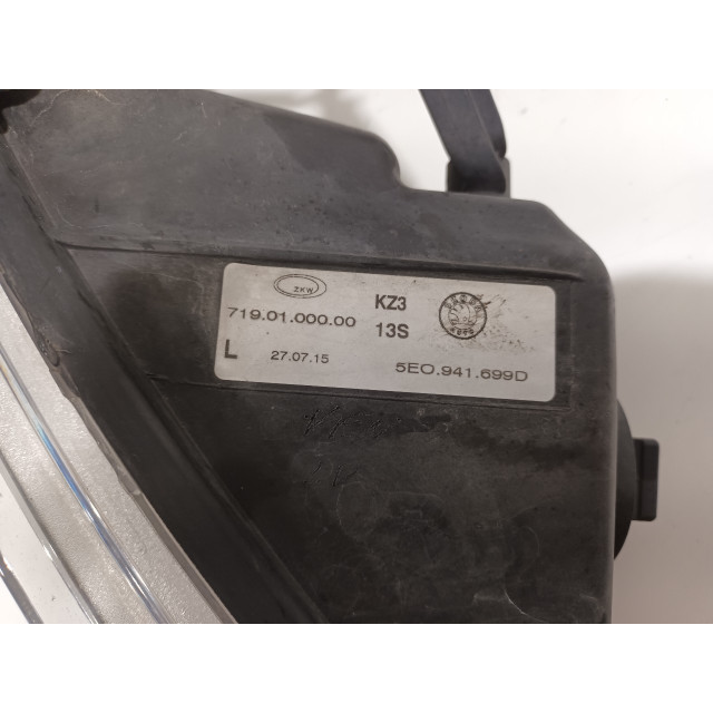 Feu antibrouillard gauche Skoda Octavia Combi (5EAC) (2013 - 2020) Combi 5-drs 1.6 TDI Greenline 16V (DBKA)