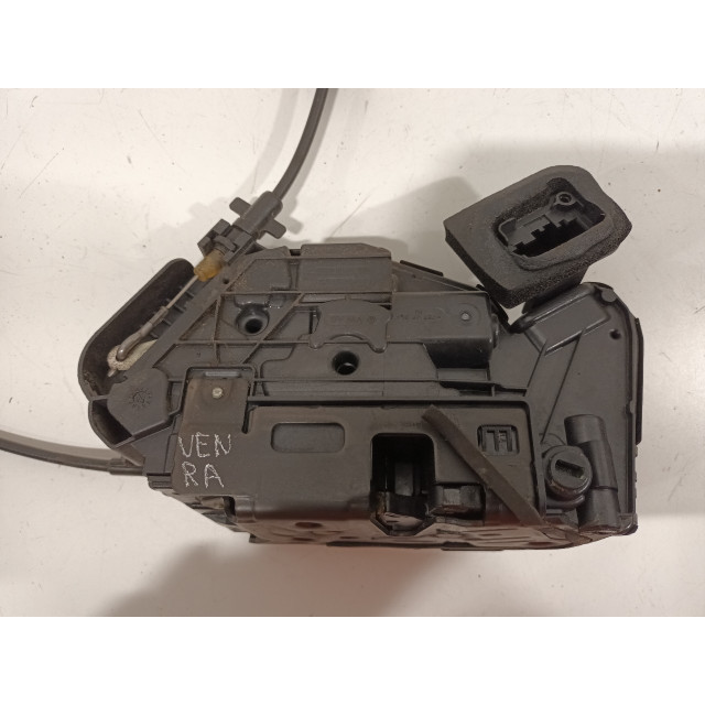 Verrouillage central électrique de porte à mécanisme de verrouillage arrière droit Volkswagen Golf VII (AUA) (2017 - 2020) Hatchback 2.0 GTI 16V Performance Package (DLBA)