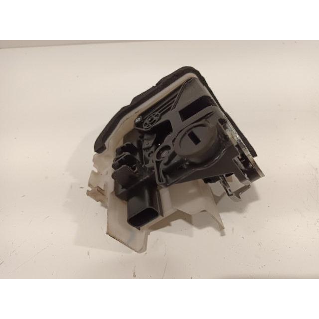 Verrouillage central électrique de porte à mécanisme de verrouillage arrière droit Kia Picanto (JA) (2017 - présent) Hatchback 1.0 12V (G3LD)