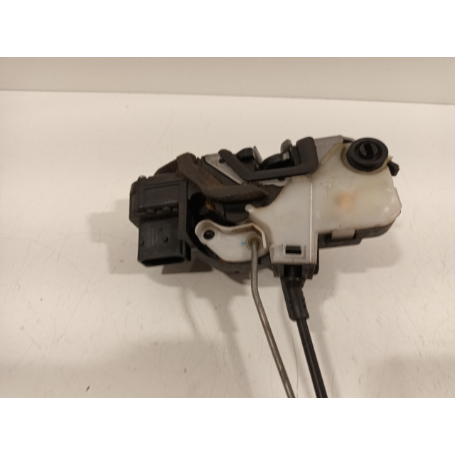 Verrouillage central électrique de porte à mécanisme de verrouillage arrière droit Opel Astra J Sports Tourer (PD8/PE8/PF8) (2014 - 2015) Combi 1.6 CDTI 16V (B16DTL(Euro 6))