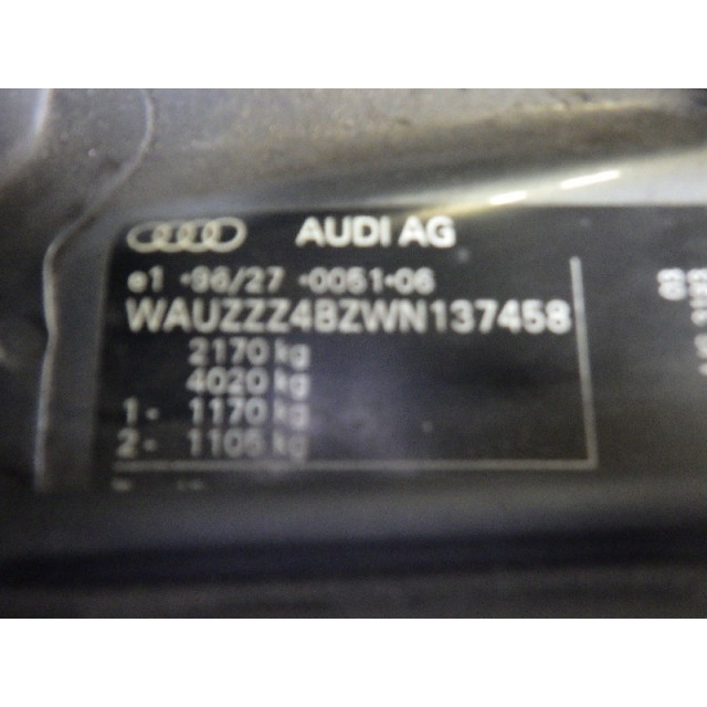 Verrouillage central électrique de porte à mécanisme de verrouillage avant droit Audi A6 Quattro (C5) (1997 - 2005) A6 Quattro (4B2) Sedan 2.4 V6 30V (AJG)