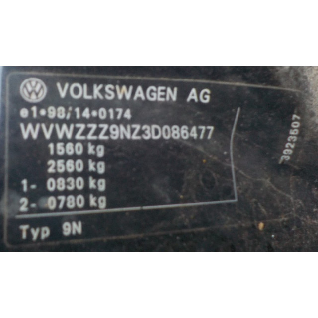 Moteur de vitre électrique arrière droite Volkswagen Polo IV (9N1/2/3) (2001 - 2007) Polo (9N1/2/3) Hatchback 1.4 16V (BBY)
