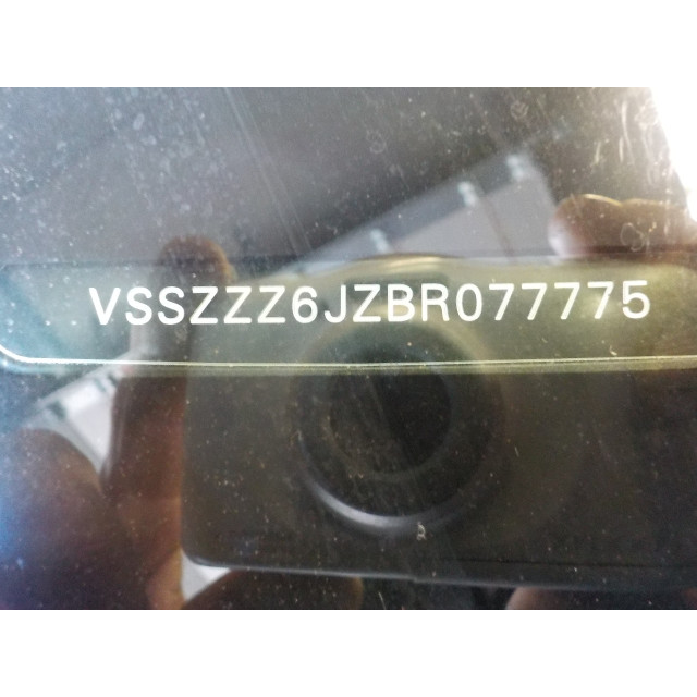 Feu arrière de porte de coffre - droit Seat Ibiza ST (6J8) (2010 - 2015) Combi 1.2 TDI Ecomotive (CFWA)