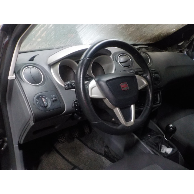 Aile avant droite Seat Ibiza ST (6J8) (2010 - 2015) Combi 1.2 TDI Ecomotive (CFWA)