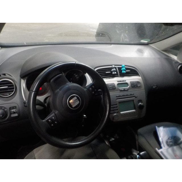 Feu arrière de carroserie feu - droit Seat Altea (5P1) (2004 - 2005) MPV 2.0 FSI 16V (BLR)
