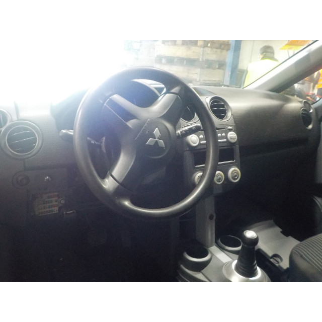 Arbre de transmission avant gauche Mitsubishi Colt (Z2/Z3) (2004 - 2012) Hatchback 1.3 16V (4A90)