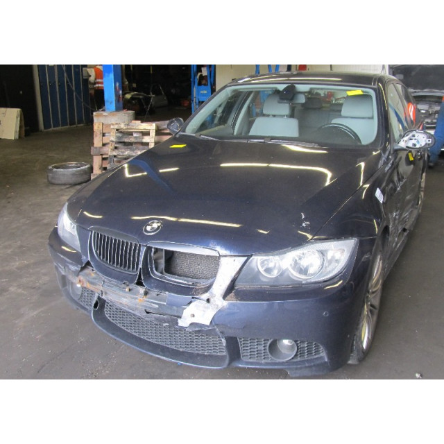 Ceinture de sécurité centrale arrière BMW 3 serie (E90) (2004 - 2007) Sedan 320i 16V (N46-B20B)