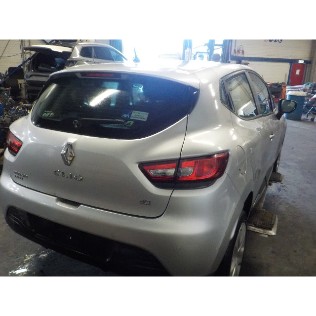 Commande de la radio Renault Clio IV (5R) (2012 - 2015) Hatchback 5-drs 1.5 Energy dCi 90 FAP (K9K-612)