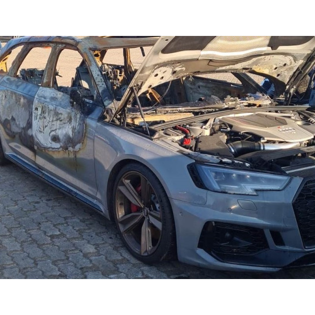 Milieu de silencieux d'échappement Audi RS 4 Avant (B9) (2017 - présent) Combi 2.9 V6 TFSI 24V (DECA)