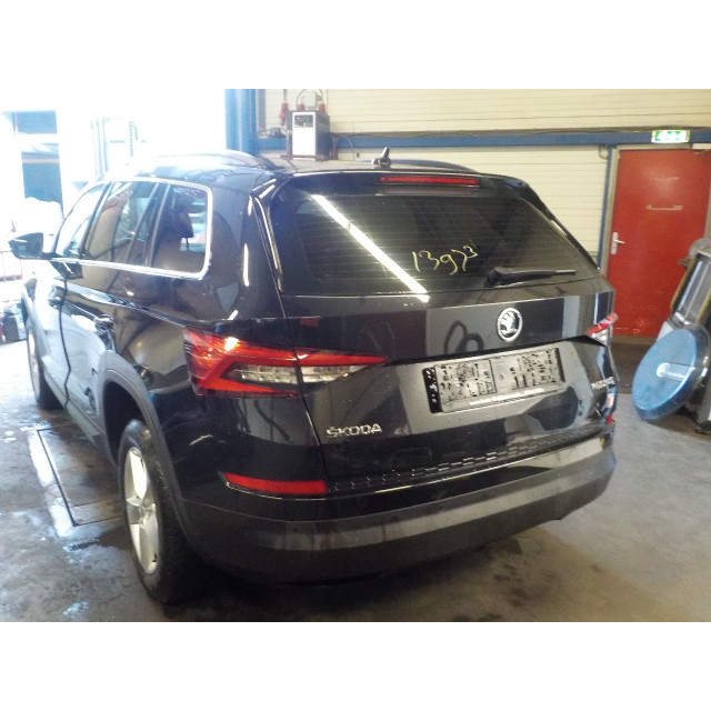 Feu arrière de porte de coffre - droit Skoda Kodiaq (2018 - présent) SUV 1.5 TSI 150 ACT 16V (DADA)