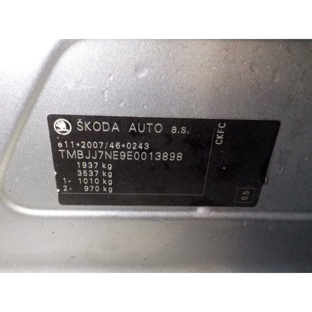 Débitmètre d'air massique Skoda Octavia Combi (5EAC) (2012 - 2020) Combi 2.0 TDI GreenTec 16V (CKFC(Euro 5))