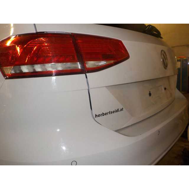 Radiateur Volkswagen Passat Variant (3G5) (2014 - présent) Combi 2.0 TDI 16V 150 (CRLB)