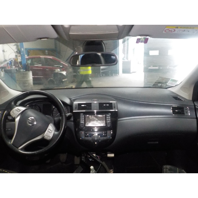 Commutateur de vitre a gauche avant Nissan/Datsun Pulsar (C13) (2014 - présent) Hatchback 1.2 12V DIG-T (HRA2)