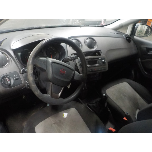 Feu arrière de carroserie feu - droit Seat Ibiza IV (6J5) (2009 - 2015) Hatchback 5-drs 1.6 TDI 90 (CAYB)