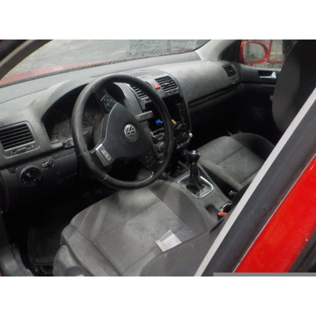 Feu arrière de porte de coffre - gauche Volkswagen Golf V (1K1) (2005 - 2008) Hatchback 1.4 GT 16V (BLG)