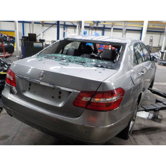 Lame de pare-chocs arrière Mercedes-Benz E (W212) (2009 - 2011) Sedan E-350 CGI V6 24V BlueEfficiency (M272.983)