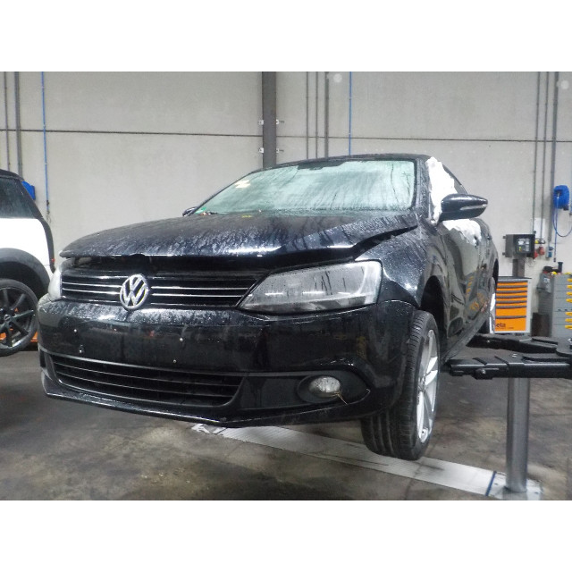 Trappe de réservoir de carburant Volkswagen Jetta IV (162/16A) (2010 - 2015) Sedan 1.6 TDI 16V (CAYC(Euro 5))