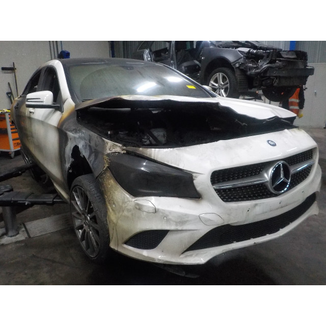 Mécanisme de vitre avant droit Mercedes-Benz CLA (117.3) (2013 - 2019) Sedan 1.6 CLA-200 16V (M270.910)