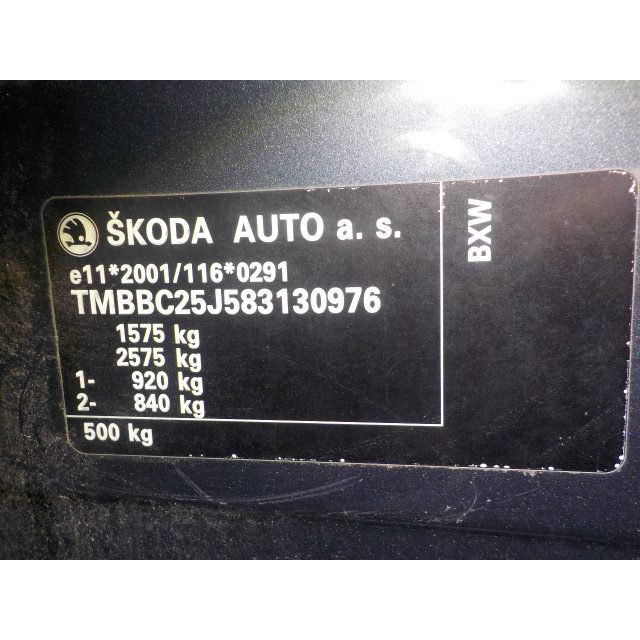 Jambe de force avant droite Skoda Fabia II (5J) (2007 - 2014) Hatchback 5-drs 1.4i 16V (BXW)