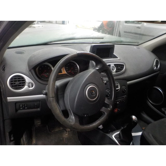 Aile avant gauche Renault Clio III (BR/CR) (2005 - 2014) Hatchback 1.2 16V 75 (D4F-706)