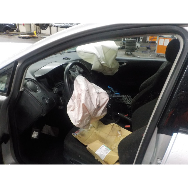 Verrouillage central électrique de porte à mécanisme de verrouillage avant droit Seat Ibiza ST (6J8) (2012 - 2015) Combi 1.2 TSI (CBZA)