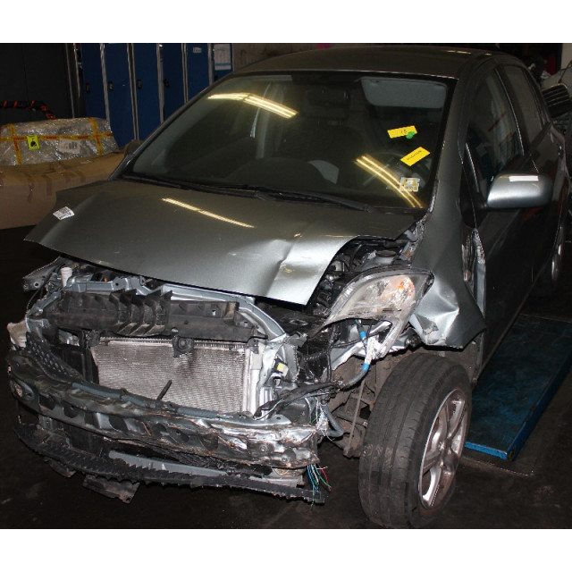 Mécanisme d'essuie-glaces avant Toyota Yaris II (P9) (2008 - 2011) Hatchback 1.33 16V Dual VVT-I (1NRFE)