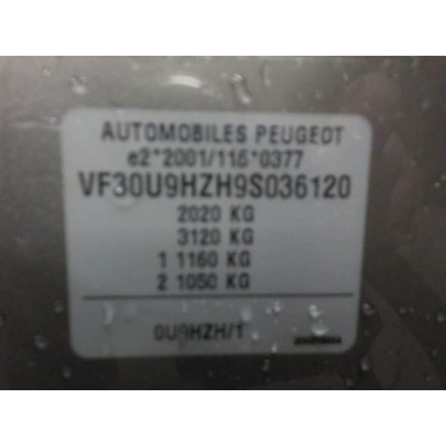 Moteur d'essuie-glaces de lunette arrière Peugeot 3008 I (0U/HU) (2009 - 2016) MPV 1.6 HDiF 16V (DV6TED4.FAP(9HZ))