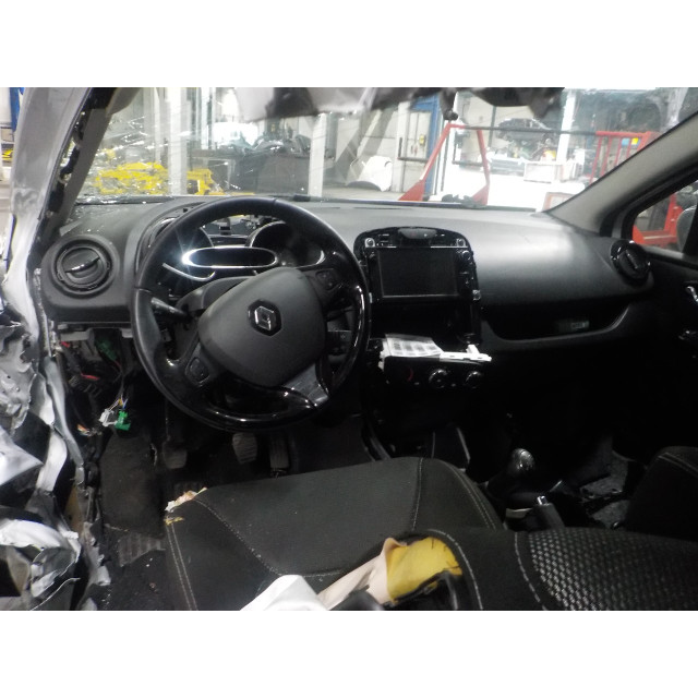 Lève-vitres électrique arrière droit Renault Clio IV Estate/Grandtour (7R) (2012 - présent) Combi 5-drs 1.5 Energy dCi 90 FAP (K9K-608(K9K-B6))