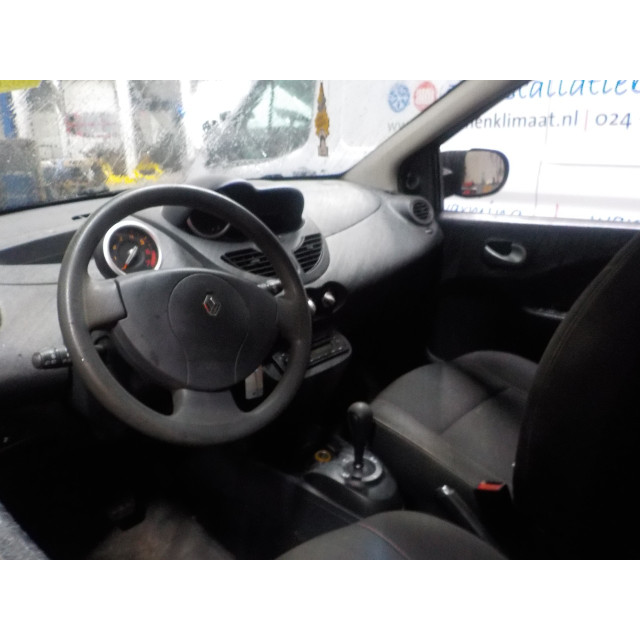 Ceinture de sécurité avant droite Renault Twingo II (CN) (2007 - 2014) Hatchback 3-drs 1.2 16V (D4F-772(D4F-J7))