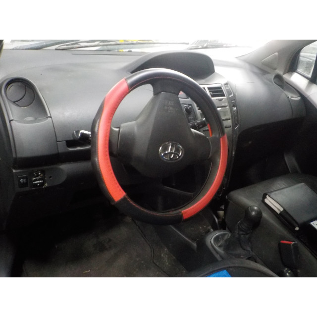 Rétroviseur extérieur droit à commande électrique Toyota Yaris II (P9) (2005 - 2011) Hatchback 1.0 12V VVT-i (1KR-FE)