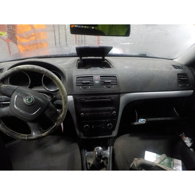 Lève-vitres électrique arrière gauche Skoda Yeti (5LAC) (2009 - 2017) SUV 2.0 TDI 16V 4x4 (CFHA)