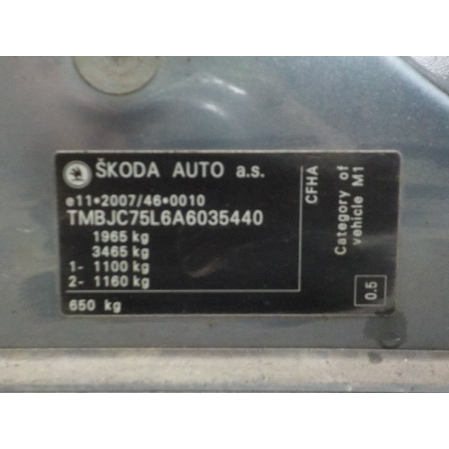 Rétroviseur extérieur droit à commande électrique Skoda Yeti (5LAC) (2009 - 2017) SUV 2.0 TDI 16V (CFHA)