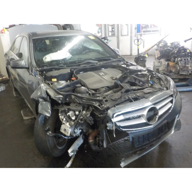 Verrouillage central électrique de porte à mécanisme de verrouillage arrière droit Mercedes-Benz E (W212) (2009 - présent) Sedan E-220 CDI 16V BlueEfficiency (OM651.924)