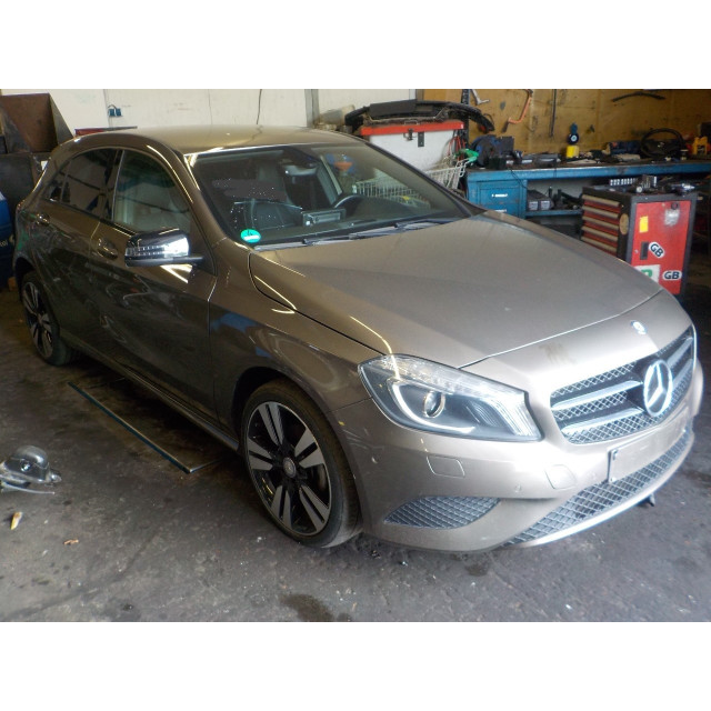 Déblocage de frein à main Mercedes-Benz A (W176) (2012 - 2014) Hatchback 1.8 A-180 CDI 16V (OM651.901(Euro 5))