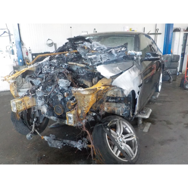 Ceinture de sécurité centrale arrière BMW 5 serie (F10) (2011 - 2016) Sedan 528i 16V (N20-B20A)