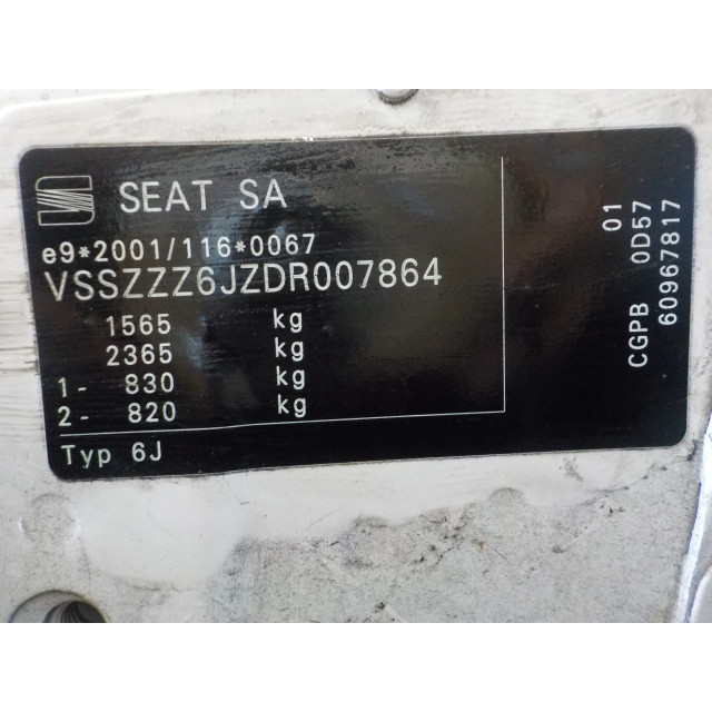 Rétroviseur extérieur gauche Seat Ibiza ST (6J8) (2010 - 2015) Combi 1.2 12V (CGPB)