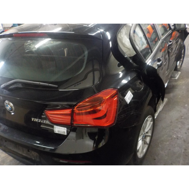 Panneau de commande multimédia BMW 1 serie (F20) (2015 - 2019) Hatchback 5-drs 116d 1.5 12V TwinPower (B37-D15A)