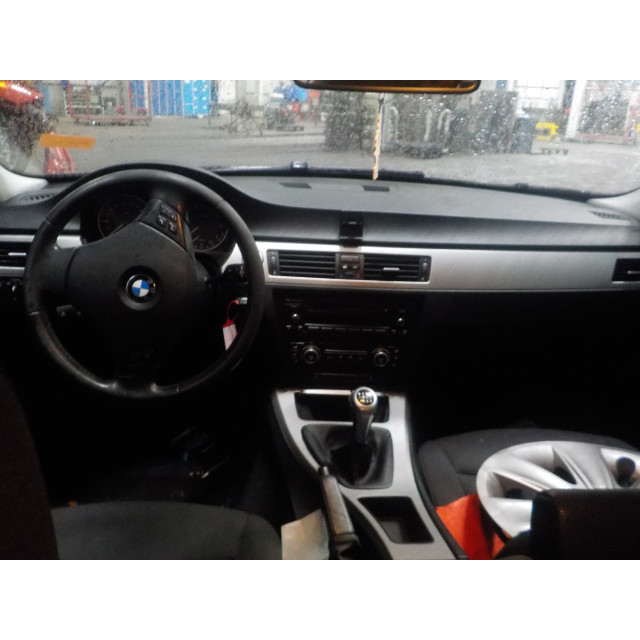 Ceinture de sécurité arrière droite BMW 3 serie (E90) (2005 - 2007) Sedan 318i 16V (N46-B20B)