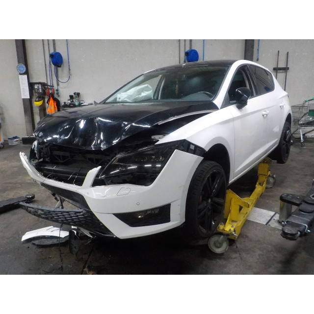 Feu antibrouillard gauche Seat Leon (5FB) (2014 - présent) Hatchback 5-drs 1.4 TSI ACT 16V (CZEA)